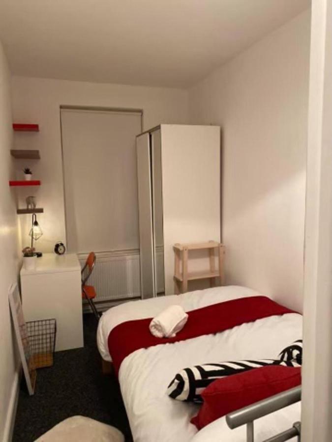 Spacious Four Bedroom Home 3 Bathrooms - Coventry Esterno foto