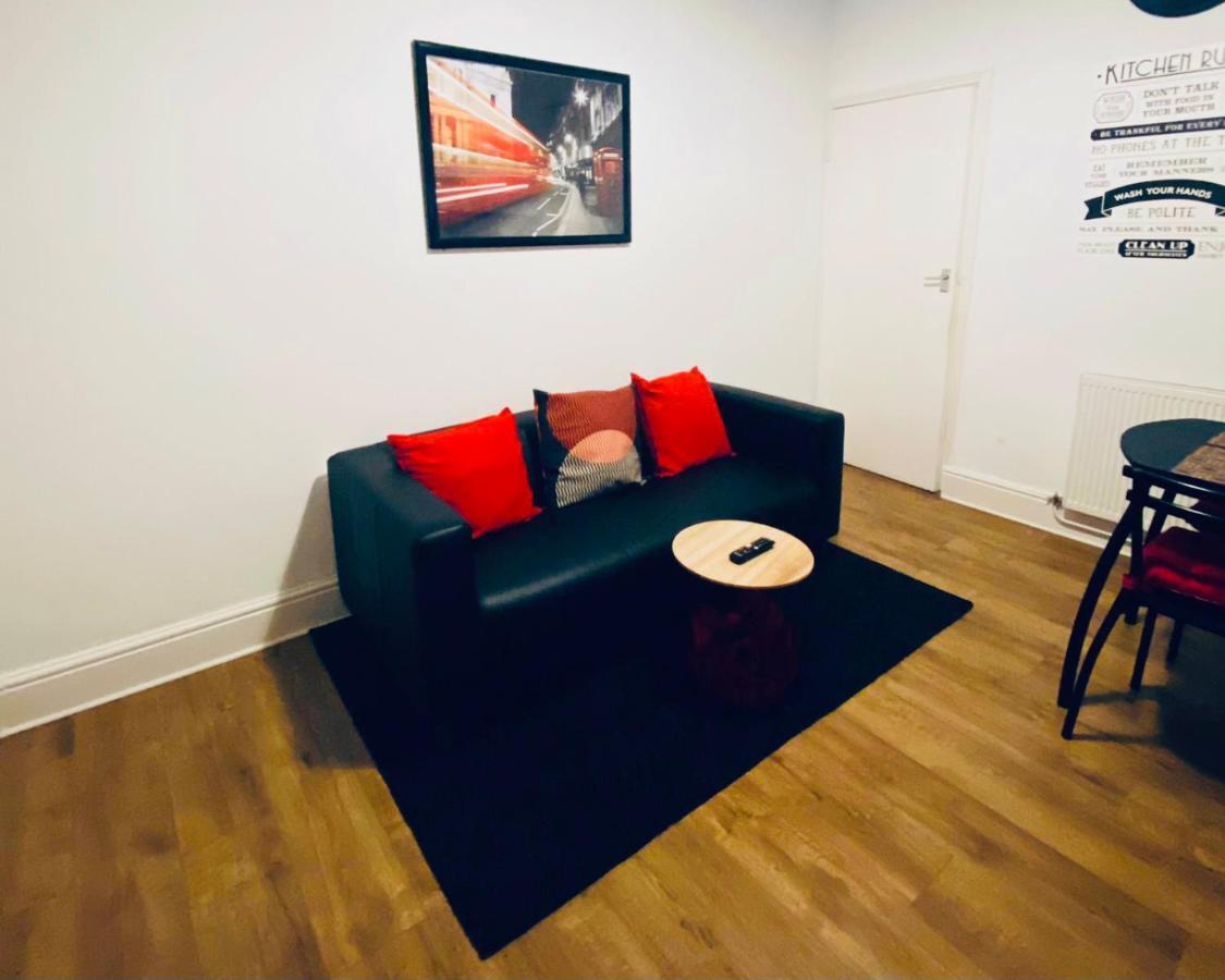 Spacious Four Bedroom Home 3 Bathrooms - Coventry Esterno foto