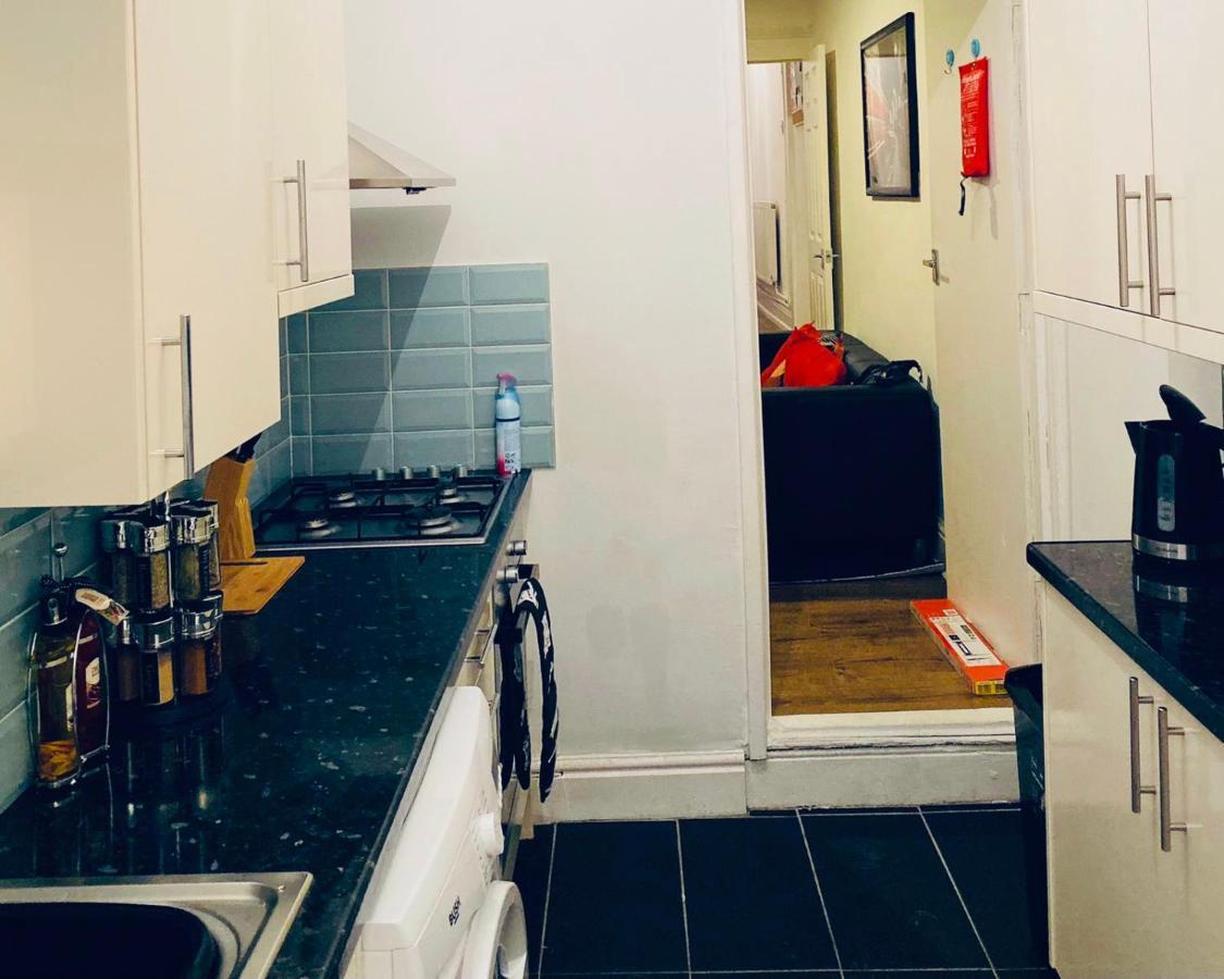 Spacious Four Bedroom Home 3 Bathrooms - Coventry Esterno foto