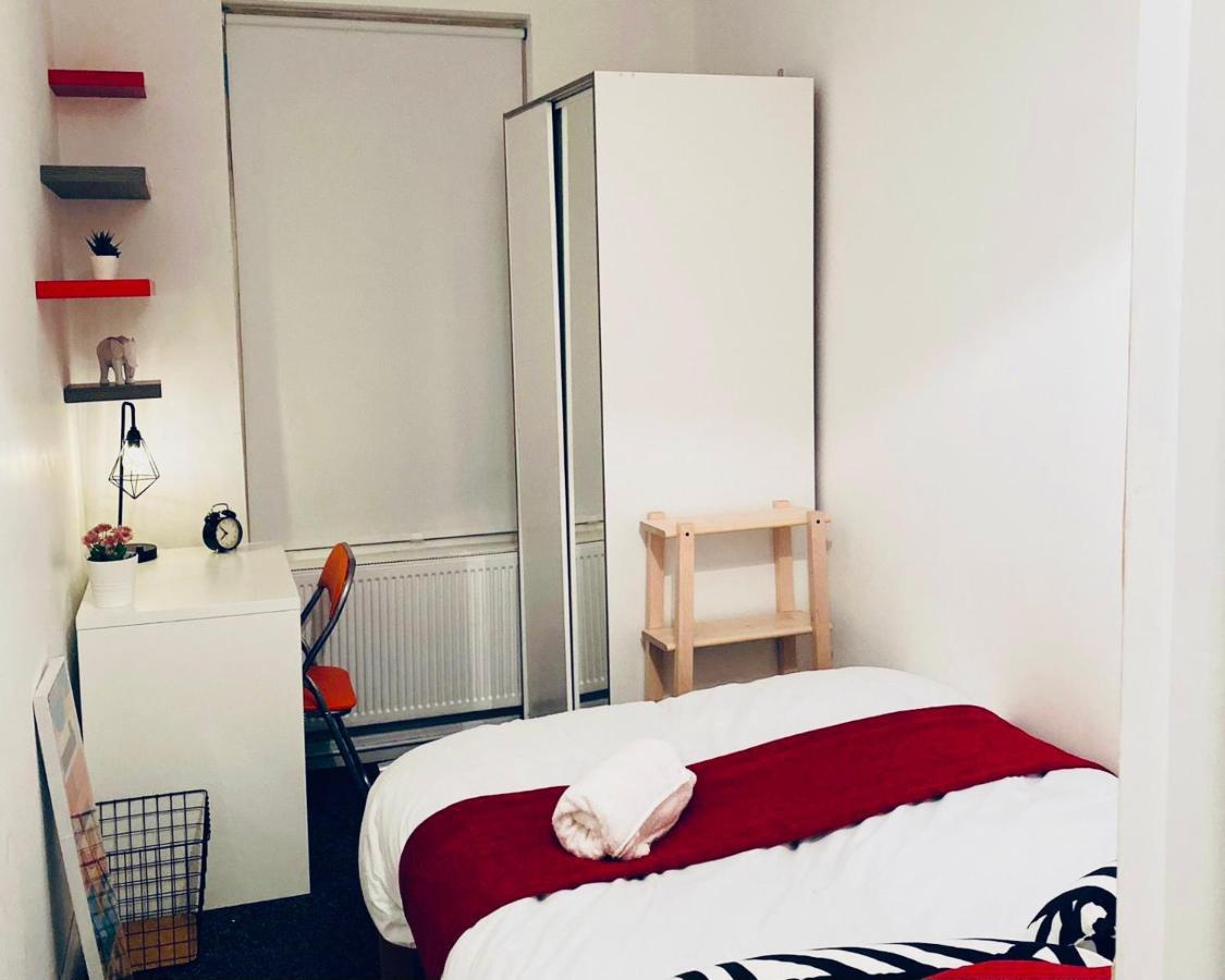 Spacious Four Bedroom Home 3 Bathrooms - Coventry Esterno foto