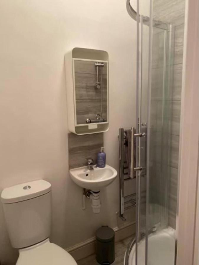 Spacious Four Bedroom Home 3 Bathrooms - Coventry Esterno foto
