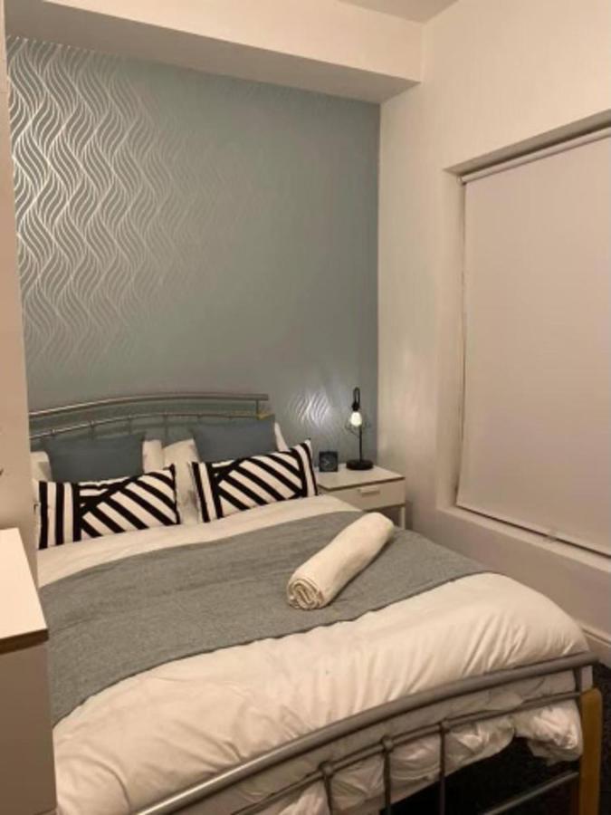Spacious Four Bedroom Home 3 Bathrooms - Coventry Esterno foto