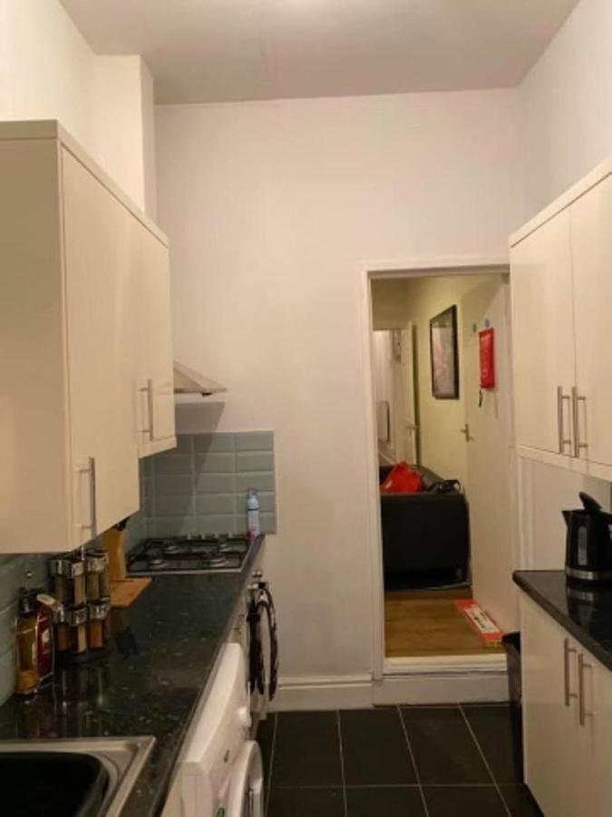 Spacious Four Bedroom Home 3 Bathrooms - Coventry Esterno foto