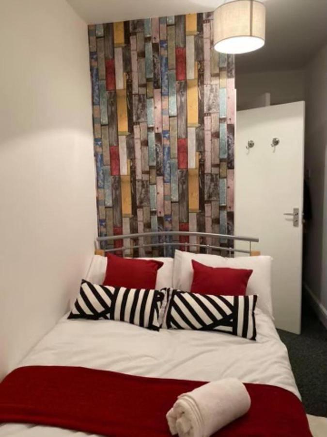 Spacious Four Bedroom Home 3 Bathrooms - Coventry Esterno foto