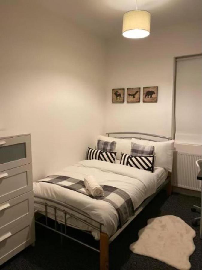 Spacious Four Bedroom Home 3 Bathrooms - Coventry Esterno foto