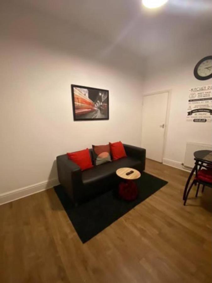 Spacious Four Bedroom Home 3 Bathrooms - Coventry Esterno foto