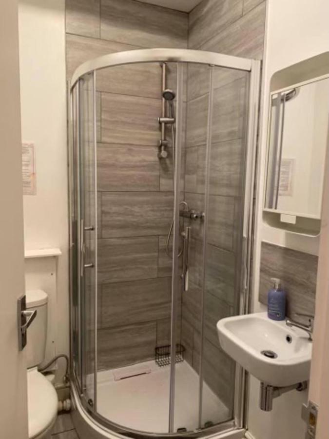 Spacious Four Bedroom Home 3 Bathrooms - Coventry Esterno foto